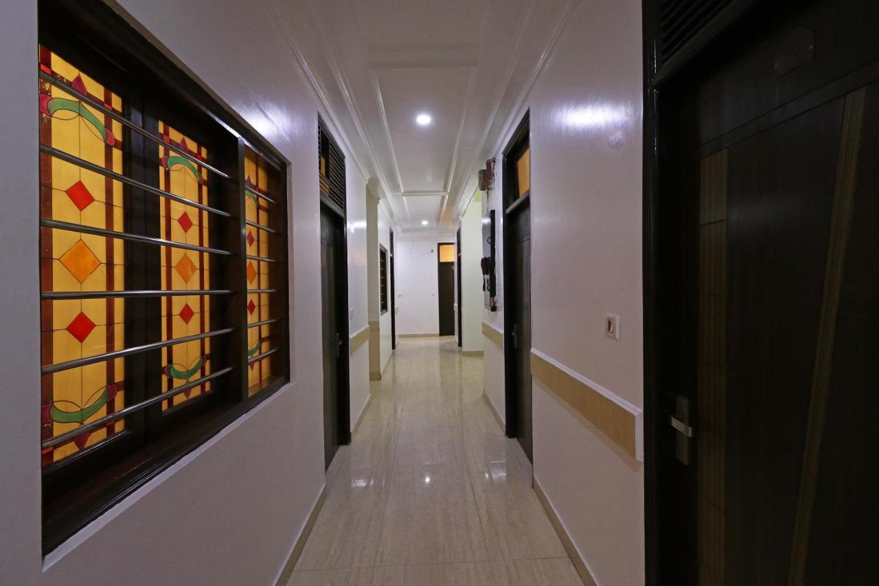 Oyo Flagship Kumar Palace Nova Deli Exterior foto