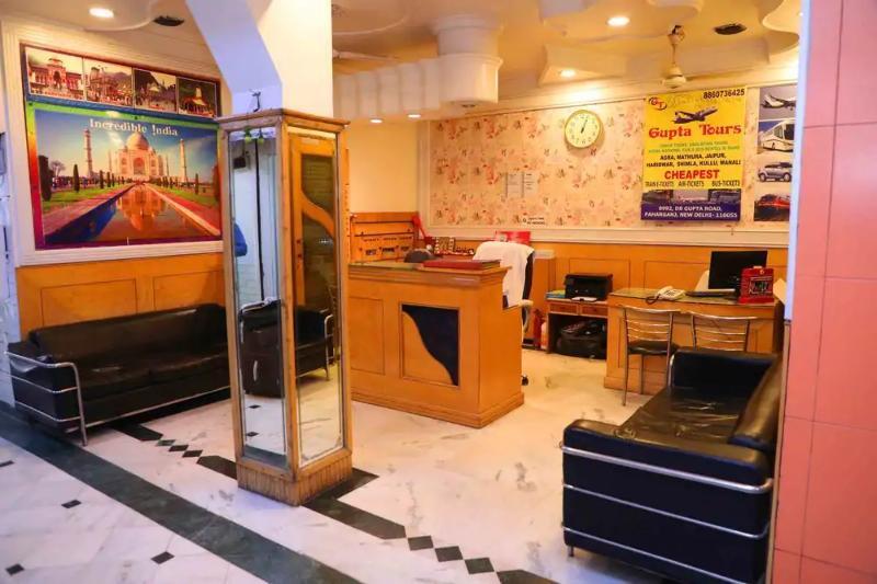 Oyo Flagship Kumar Palace Nova Deli Exterior foto